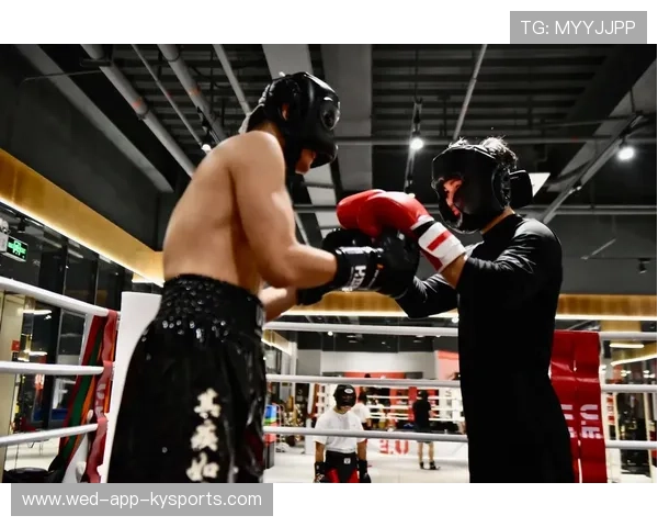 拳击世界拳冠夜选手步伐和反击成为焦点