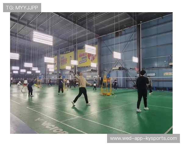 球场外的故事：运动员的生活点滴和成长经历，描写球场上运动员风采